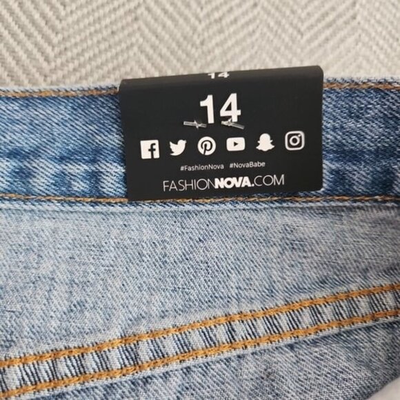 Fashion Nova Curve Crossover Straight Leg Jean Medium Wash SZ 14 Botton Fly NWT - Picture 11 of 16